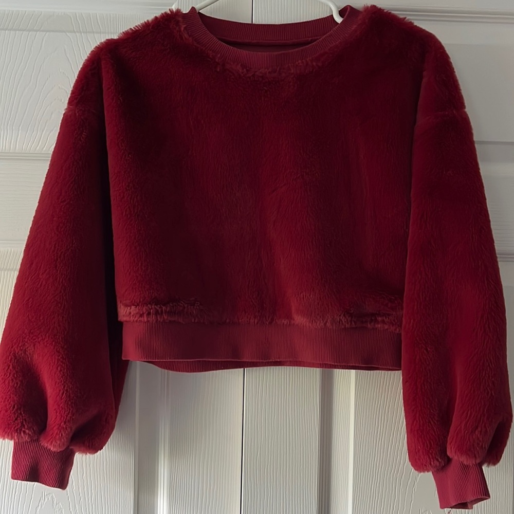 Tucker+Tate cropped faux fur sweater-cranberry red
